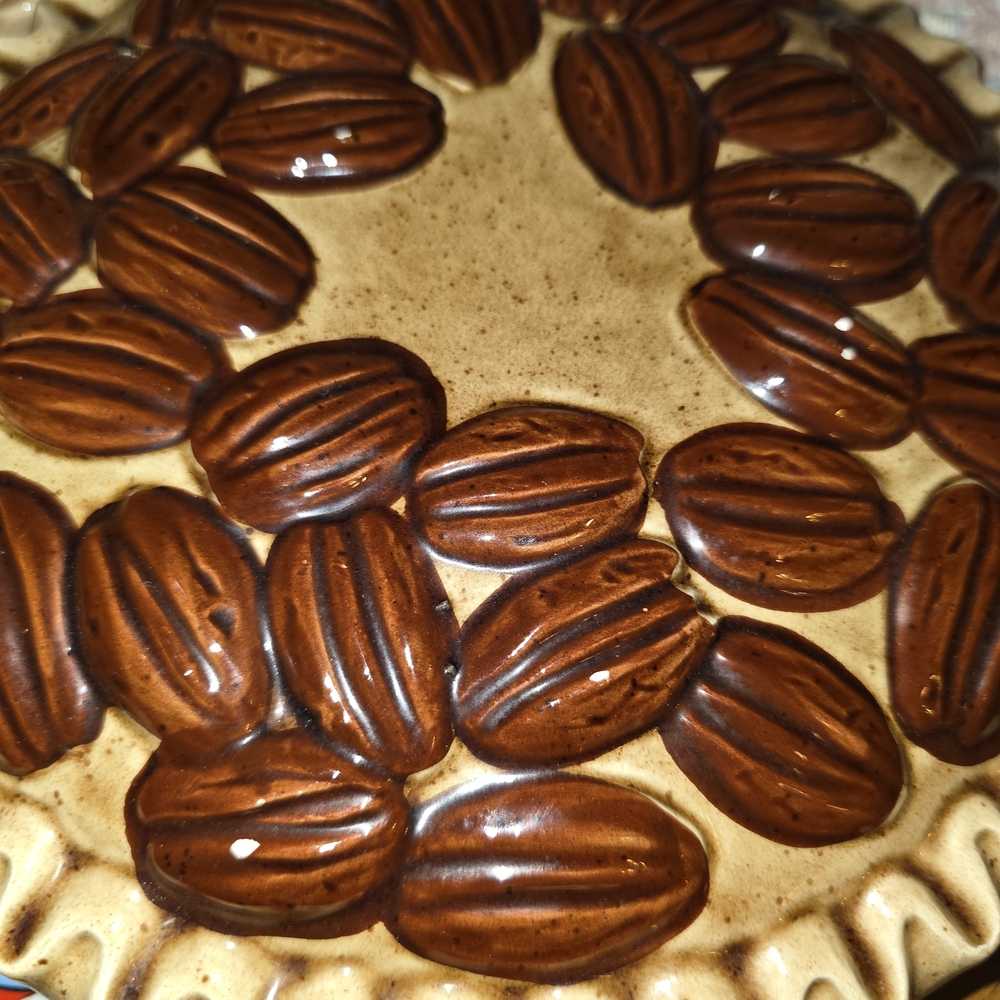 Cream and Brown Southern Pecan Pie Serving Set - Picture 2 of 6